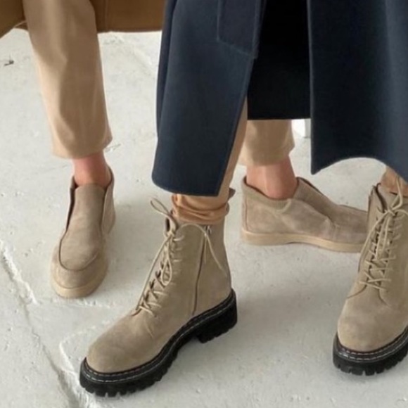 NIB- 12 Storeez beige suede loafers size 7 - Picture 3 of 12